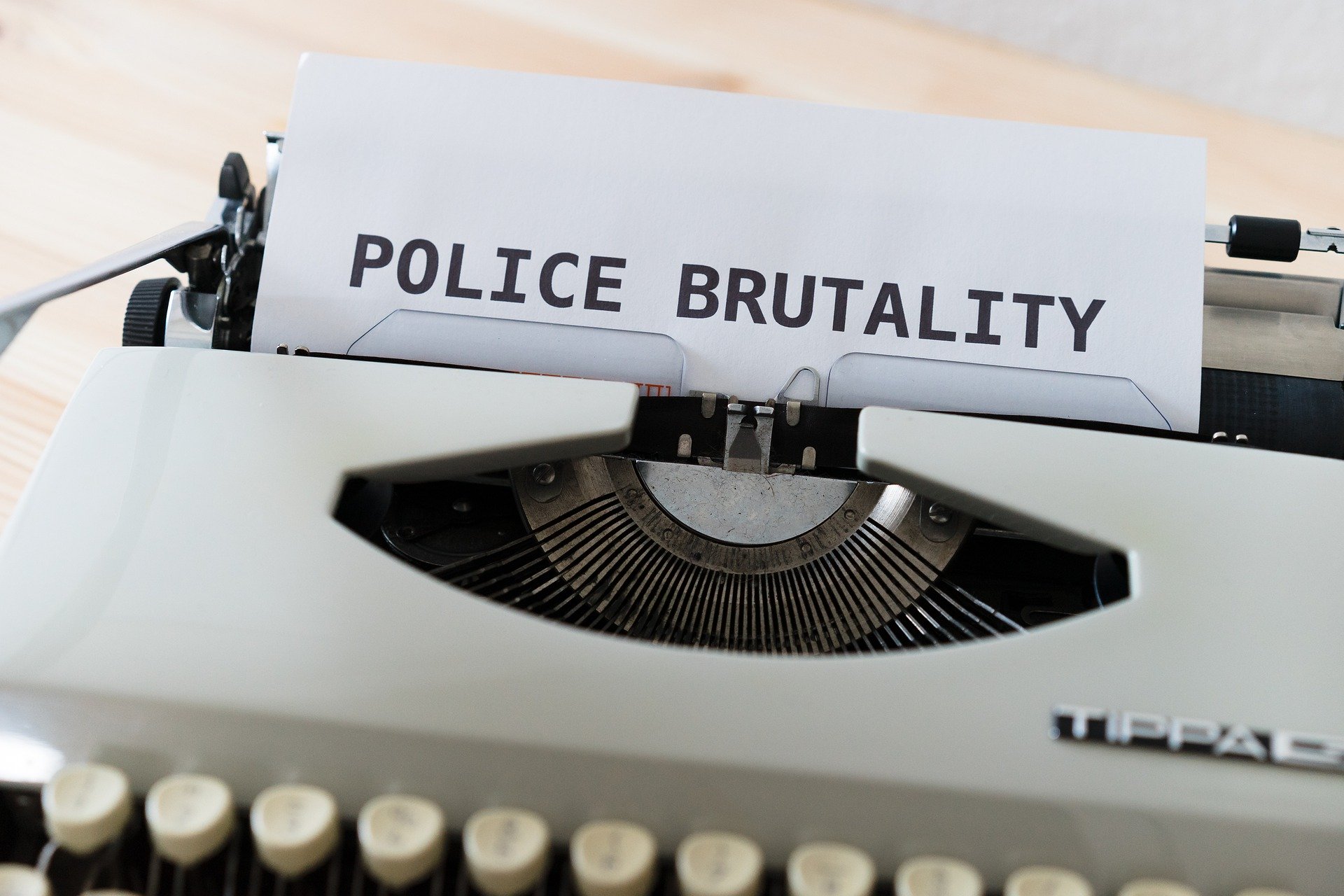 Kann man mit Finanzentzug oder Abschaffung der Polizei insgesamt Polizeigewalt reduzieren oder verhindern?